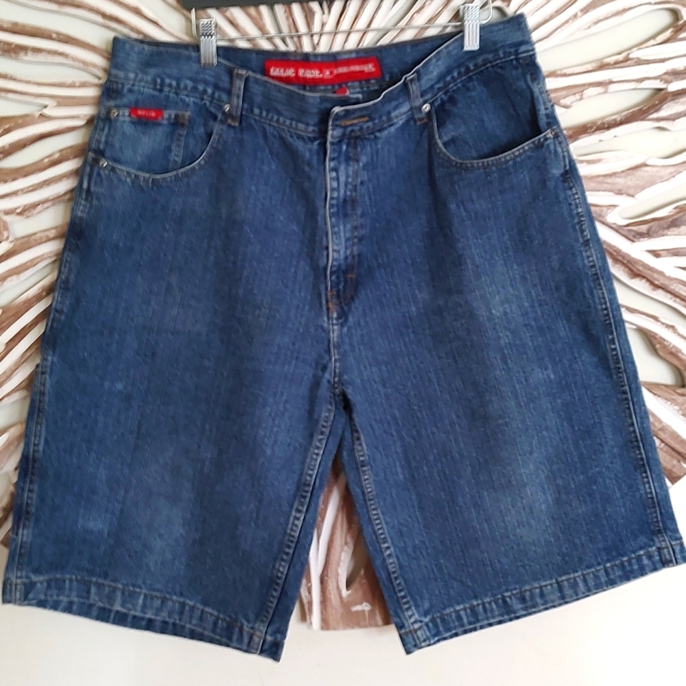 RELIQ UNLTD., sz 38, Distressed Blue Jean shorts